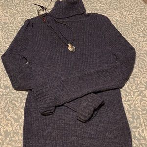 Sonoma Life Styles Navy Blue Turtleneck size small with indented grooves.